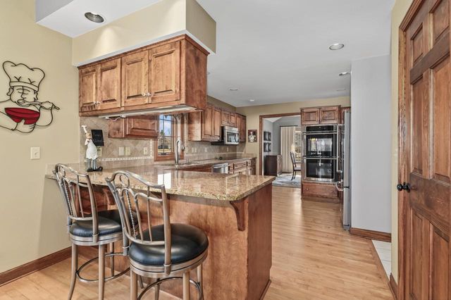 293 Westfield WAY, Pewaukee, WI 53072