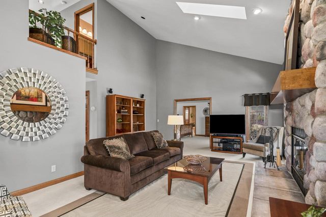 293 Westfield WAY, Pewaukee, WI 53072