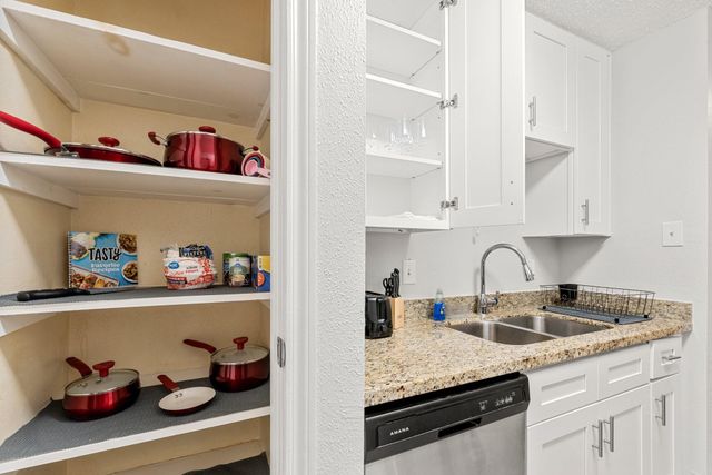 7900 N Stadium Drive 32, Houston, TX 77030