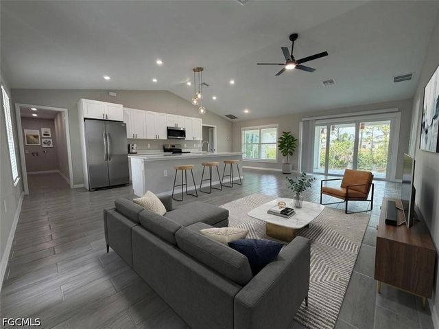 2014 Kismet PKWY W, Cape Coral, FL 33993