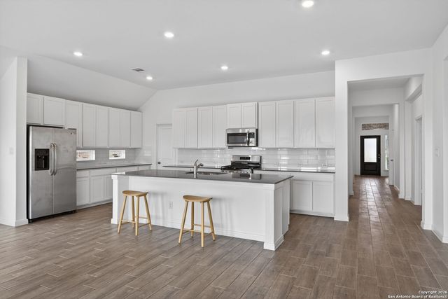 5755 musquiz, Seguin, TX 78155