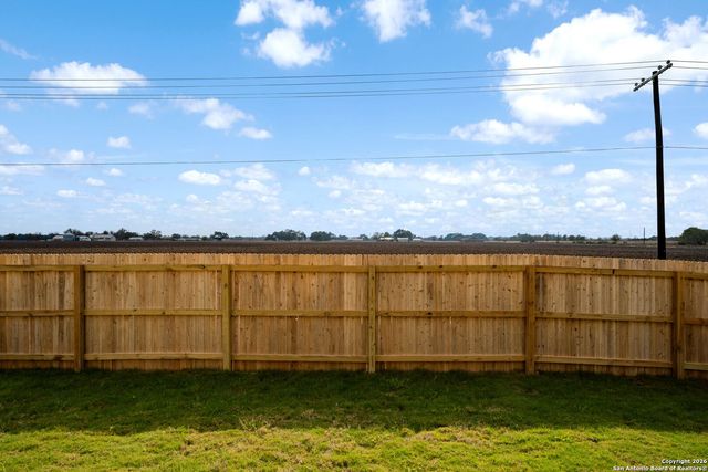 5755 musquiz, Seguin, TX 78155