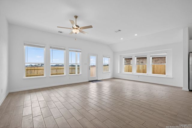 5755 musquiz, Seguin, TX 78155