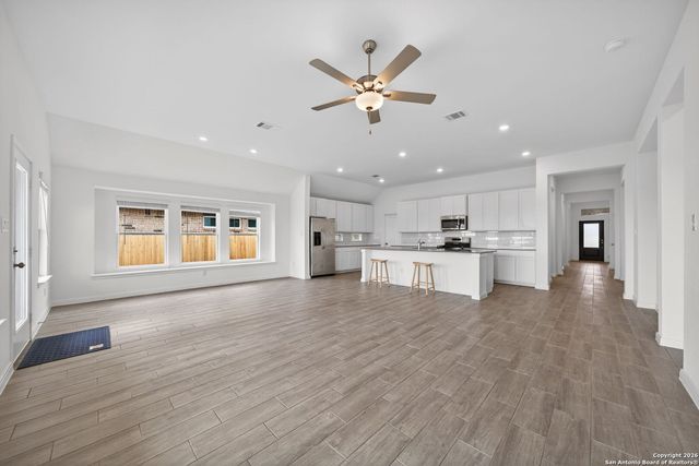 5755 musquiz, Seguin, TX 78155