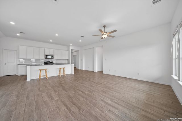 5755 musquiz, Seguin, TX 78155