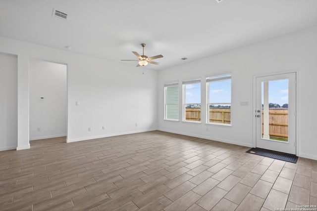 5755 musquiz, Seguin, TX 78155