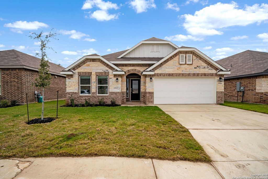 5755 musquiz, Seguin, TX 78155