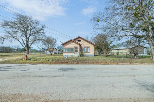 806 Plum Street, Caldwell, TX 77836