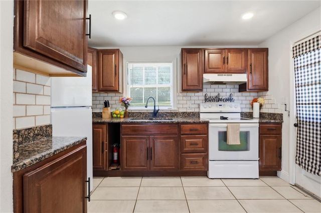 7617 Sni A Bar Terrace, Kansas City, MO 64129