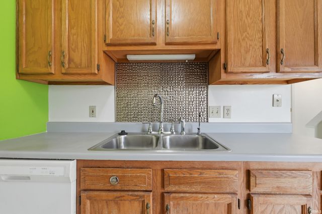 6818 Hunters Glen Drive, Fort Wayne, IN 46835