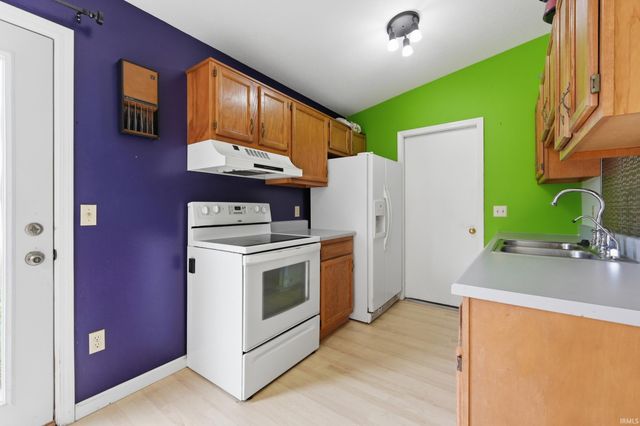 6818 Hunters Glen Drive, Fort Wayne, IN 46835