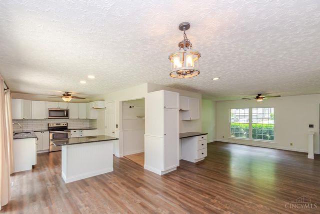 20 Timberwood Lane, Springboro, OH 45066
