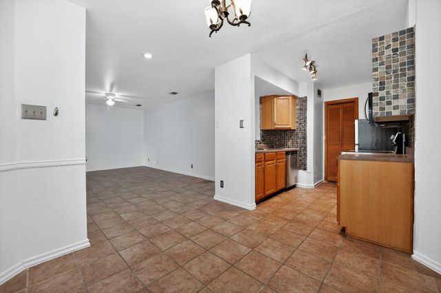 2906 West Ave 9, Austin, TX 78705