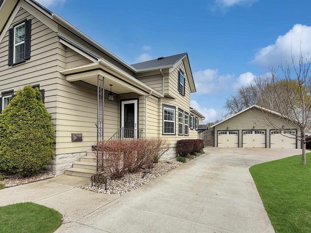 1350 CEAPE AVENUE, Oshkosh, WI 54901