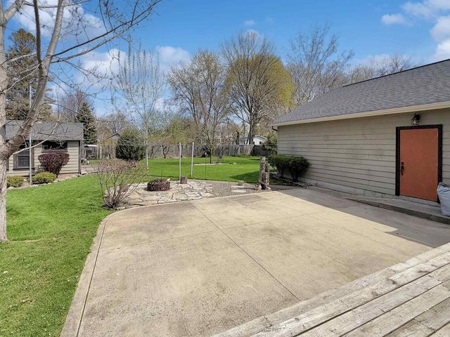 1350 CEAPE AVENUE, Oshkosh, WI 54901