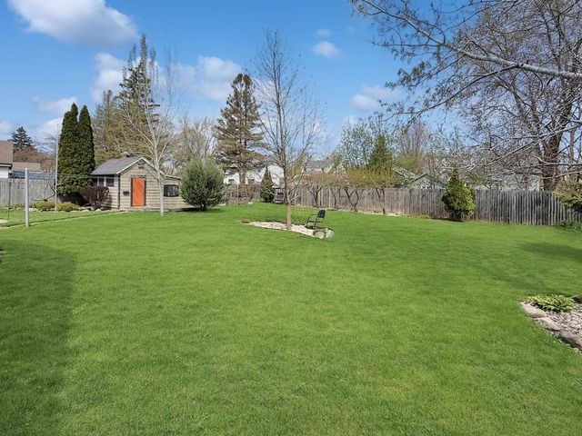 1350 CEAPE AVENUE, Oshkosh, WI 54901