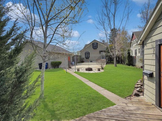 1350 CEAPE AVENUE, Oshkosh, WI 54901