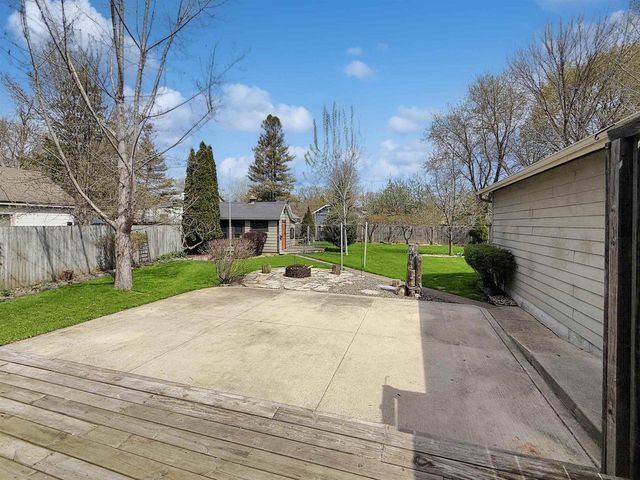 1350 CEAPE AVENUE, Oshkosh, WI 54901