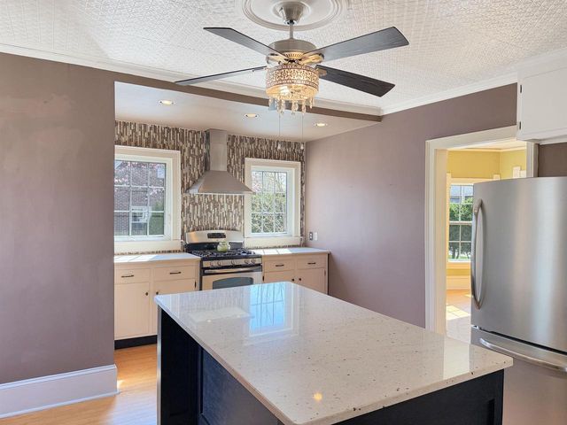 1350 CEAPE AVENUE, Oshkosh, WI 54901