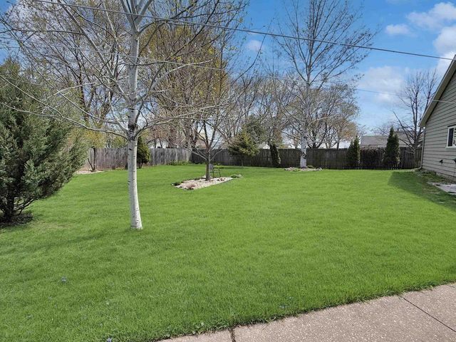 1350 CEAPE AVENUE, Oshkosh, WI 54901