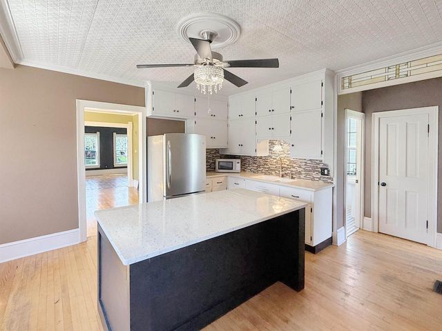 1350 CEAPE AVENUE, Oshkosh, WI 54901