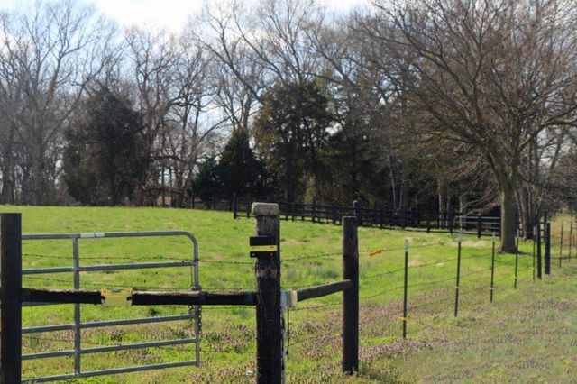 144 Mary Adams Rd, Franklin, KY 42134