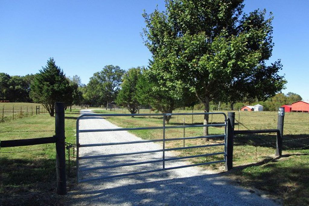 144 Mary Adams Rd, Franklin, KY 42134