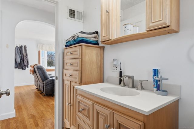 43 Salem Road, Manchester, CT 06040