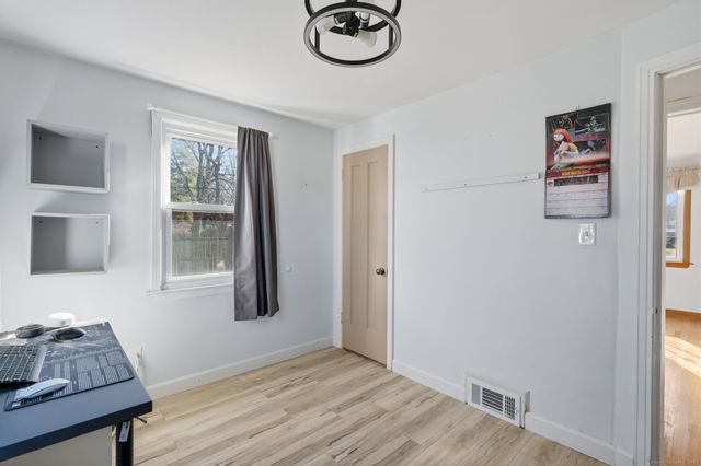 43 Salem Road, Manchester, CT 06040