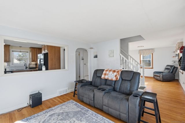 43 Salem Road, Manchester, CT 06040