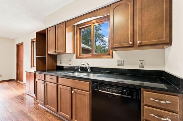 5317 Hickory Trail Lane, Blue Ash, OH 45242