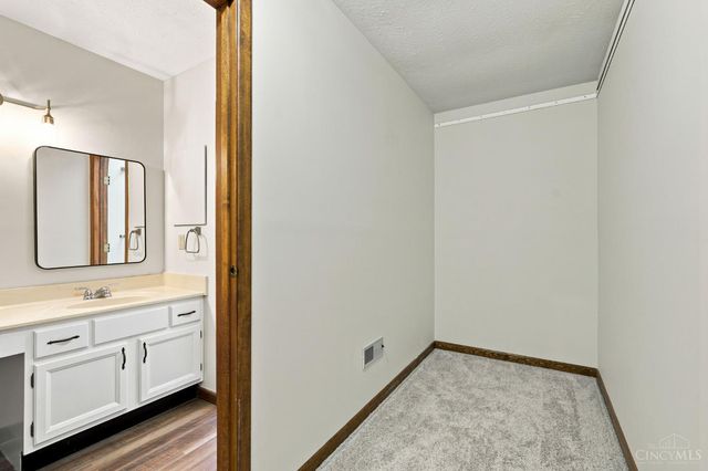 5317 Hickory Trail Lane, Blue Ash, OH 45242