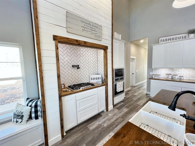 11457 N 510 Road, Tahlequah, OK 74464