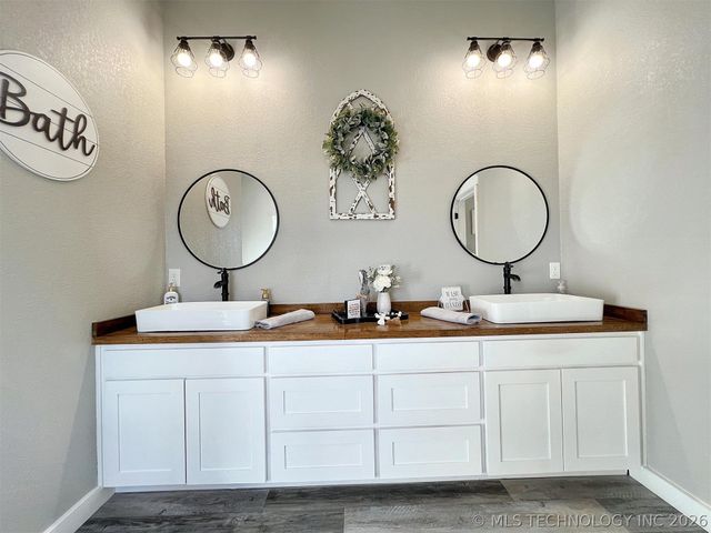 11457 N 510 Road, Tahlequah, OK 74464