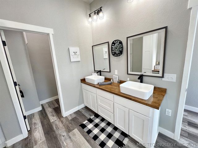 11457 N 510 Road, Tahlequah, OK 74464