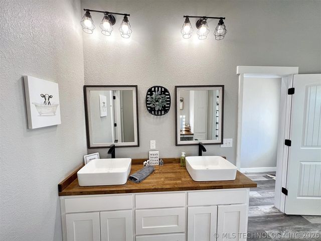 11457 N 510 Road, Tahlequah, OK 74464