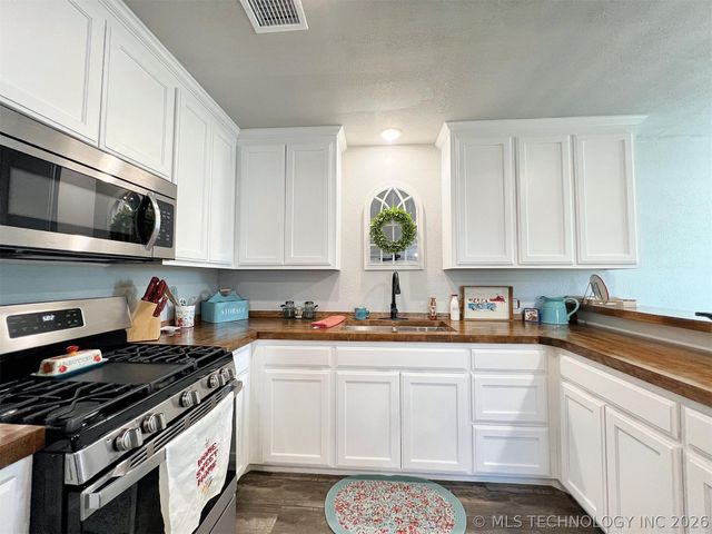 11457 N 510 Road, Tahlequah, OK 74464