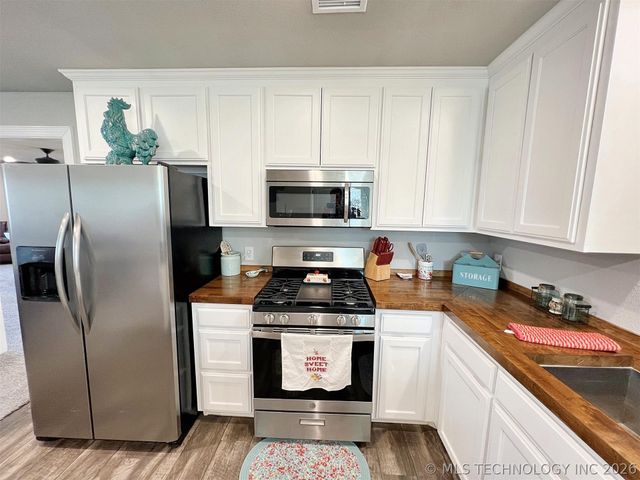 11457 N 510 Road, Tahlequah, OK 74464