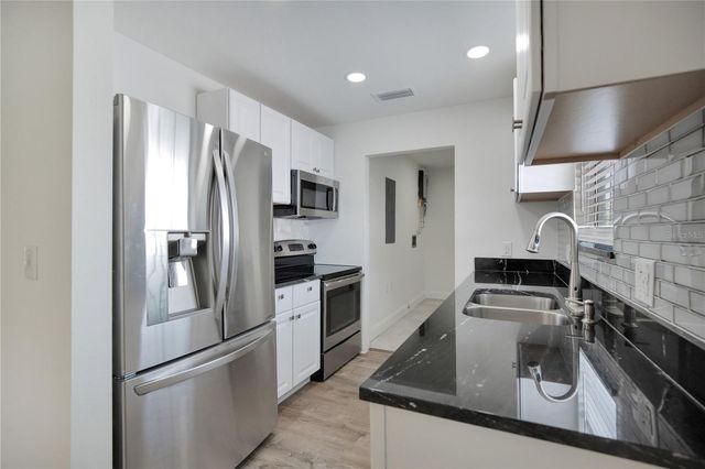 42111 CHINABERRY COURT, Eustis, FL 32736