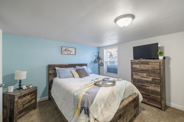 6008 Carpenter Avenue, Des Moines, IA 50311