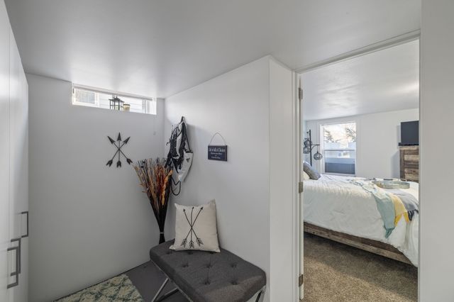 6008 Carpenter Avenue, Des Moines, IA 50311