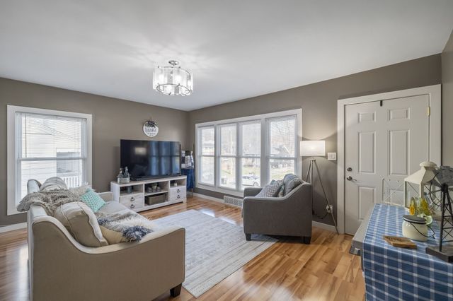 6008 Carpenter Avenue, Des Moines, IA 50311