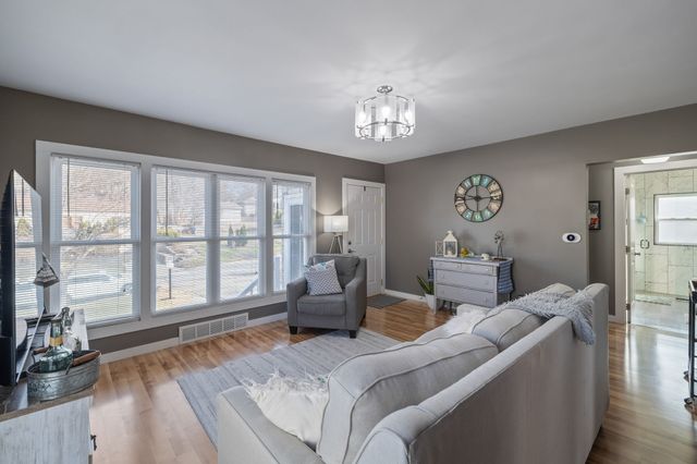 6008 Carpenter Avenue, Des Moines, IA 50311