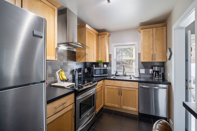 6008 Carpenter Avenue, Des Moines, IA 50311