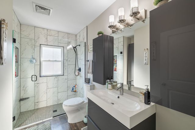 6008 Carpenter Avenue, Des Moines, IA 50311