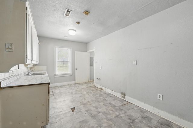 2813 E Rosedale Street, Fort Worth, TX 76105