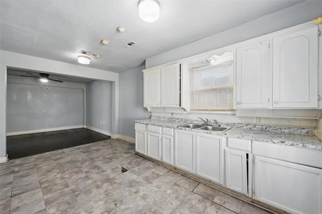 2813 E Rosedale Street, Fort Worth, TX 76105