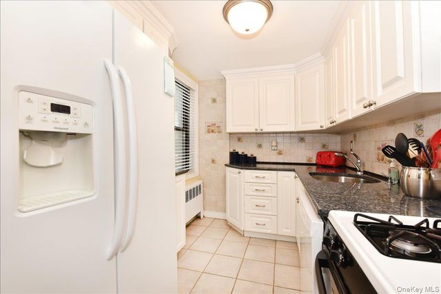 52-54 65th Place 1P, Maspeth, NY 11378