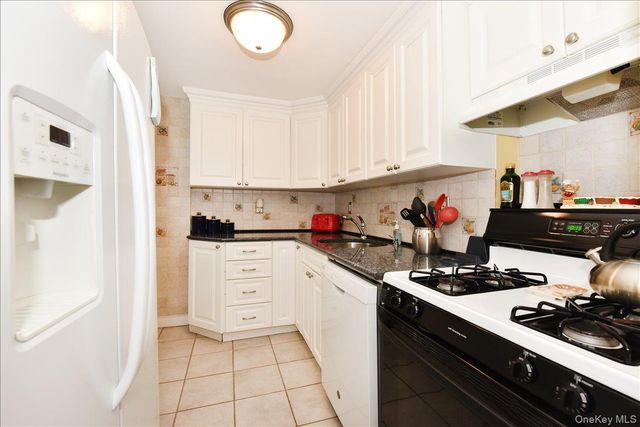 52-54 65th Place 1P, Maspeth, NY 11378