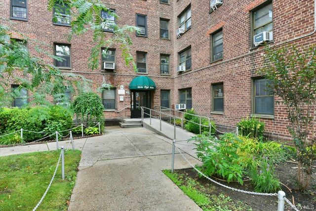 52-54 65th Place 1P, Maspeth, NY 11378